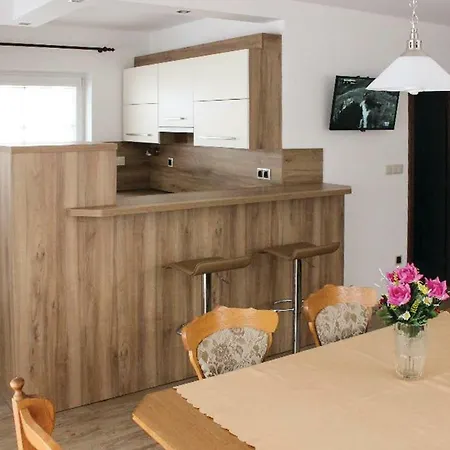 Prázdninový dům Five Bedroom Holiday In Nebahovy