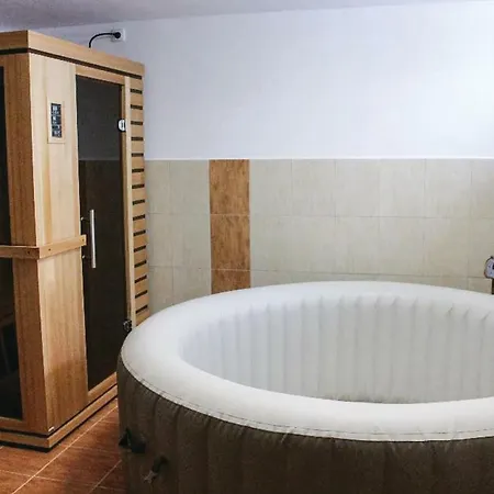 Five Bedroom Holiday In Nebahovy Prázdninový dům