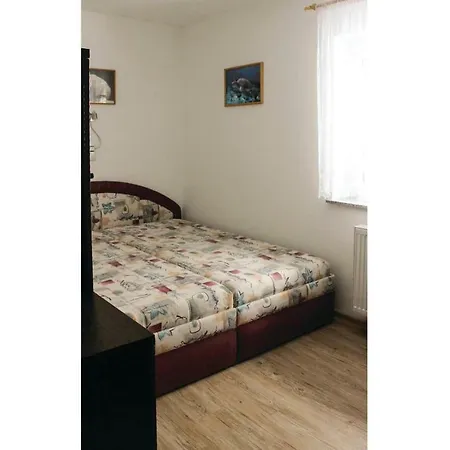 Five Bedroom Holiday In Nebahovy Prázdninový dům