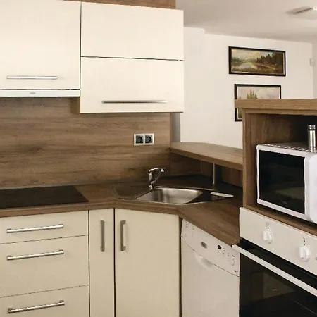 Five Bedroom Holiday In Nebahovy
